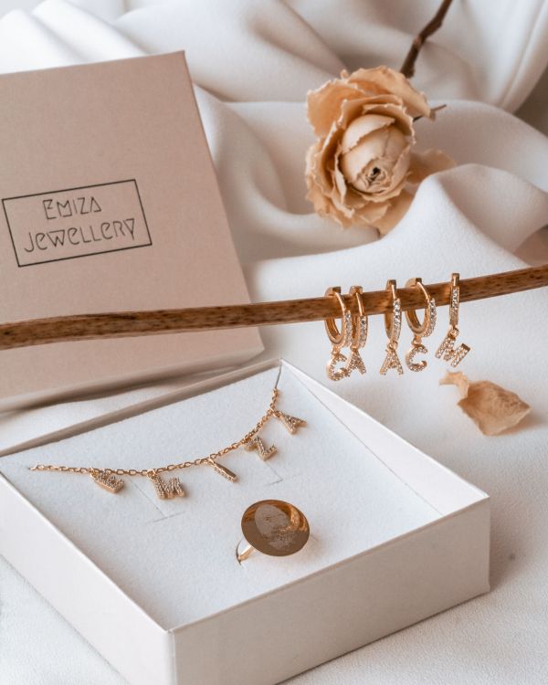 Bijoux personnalisés made in France : l'art de gravure unique